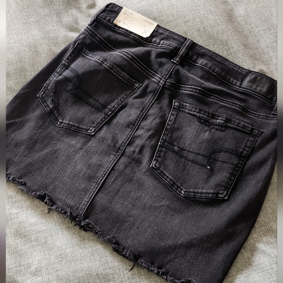 American Eagle Black Denim Skirt, size 8 - Picture 4 of 6